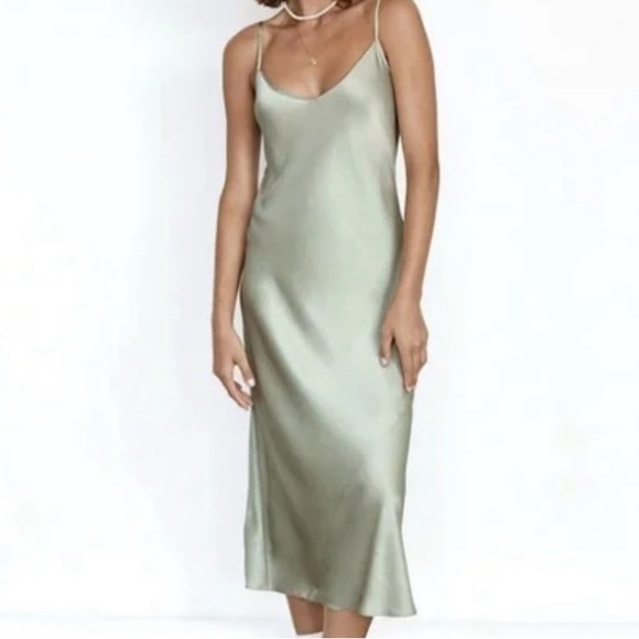 💚 Effortless Satin Dress 💚 - Picture 1 of 4